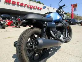 2018 Moto Guzzi V7 III Stone Azzurro Elettrico (2).webp